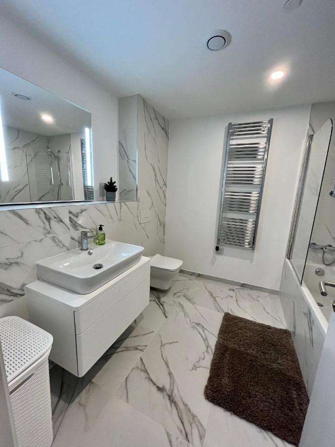 Modern Apartment With Spa And Pool 直布罗陀 外观 照片